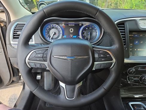 Used 2015 Chrysler 300 Limited RWD image 27