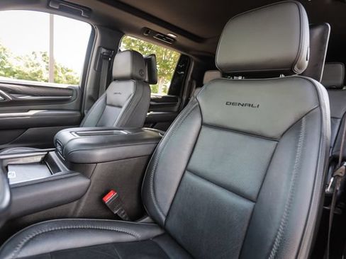 Used 2021 GMC Yukon XL Denali w/ Denali Premium Package AWD/4WD image 55