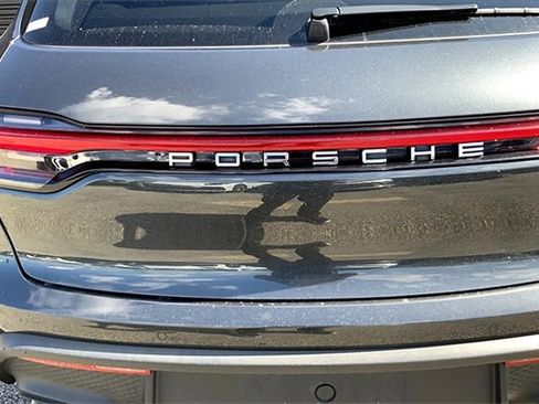 Used 2023 Porsche Macan image 38