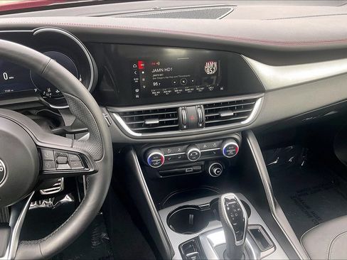 Used 2025 Alfa Romeo Giulia AWD w/ Driving Assist Package image 24