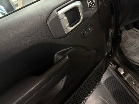 Used 2018 Jeep Wrangler Unlimited Sport S image 13