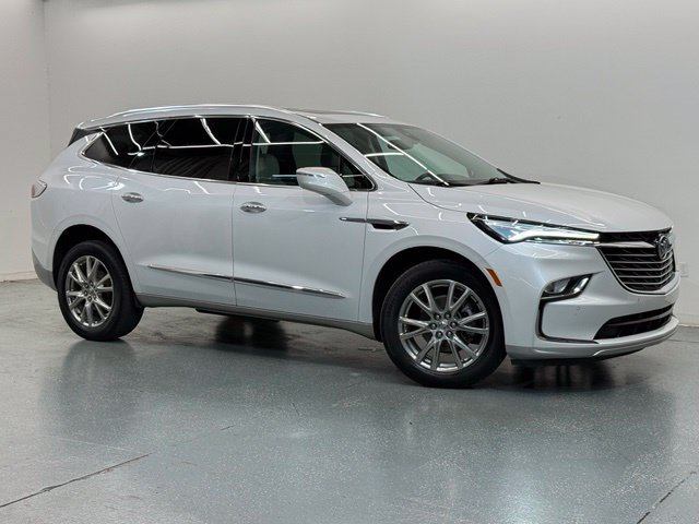 Used 2024 Buick Enclave Essence w/ Experience Buick Package AWD/4WD image 1
