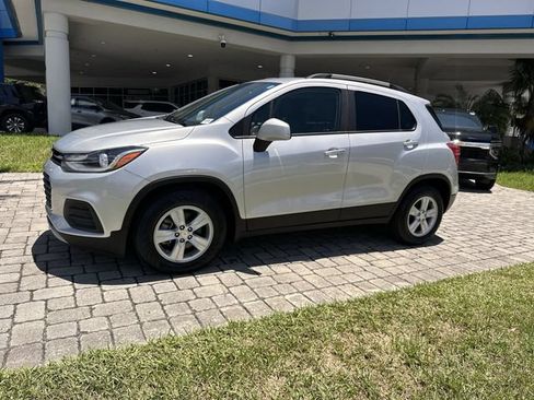 Used 2022 Chevrolet Trax LT w/ LT Convenience Package FWD image 31