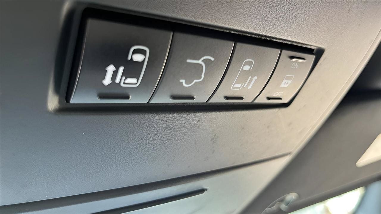 Used 2020 Dodge Grand Caravan SXT FWD image 30