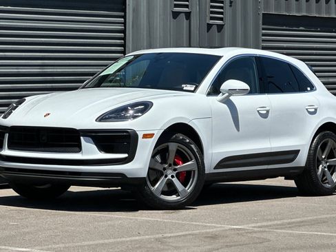 Certified 2023 Porsche Macan S AWD/4WD image 1