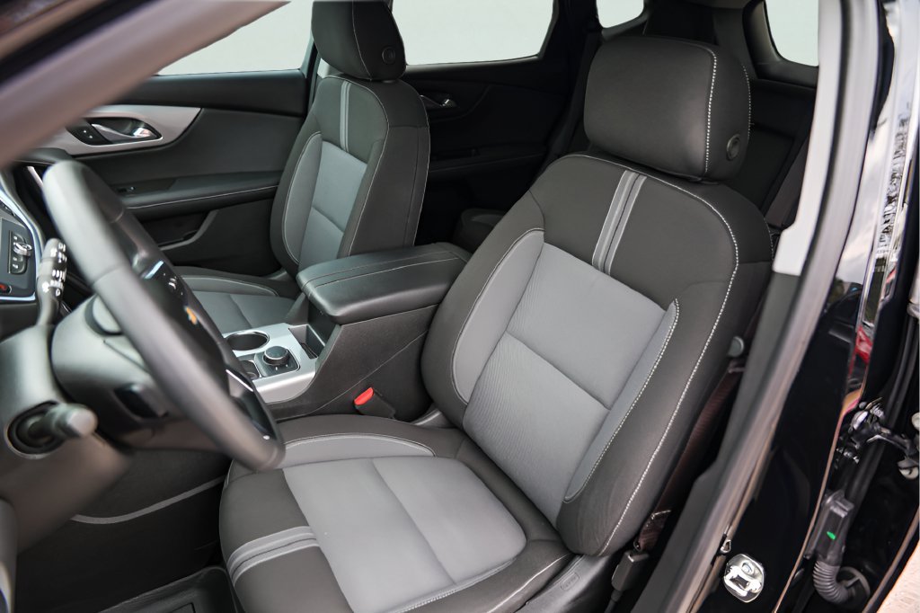 Used 2024 Chevrolet Blazer LT w/ Redline Edition FWD image 9