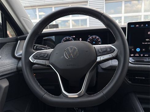 Used 2025 Volkswagen Tiguan S image 19