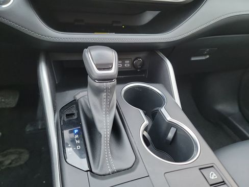 Used 2023 Toyota Highlander L image 17
