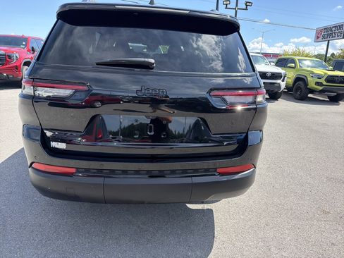 Used 2025 Jeep Grand Cherokee L Laredo AWD/4WD image 7