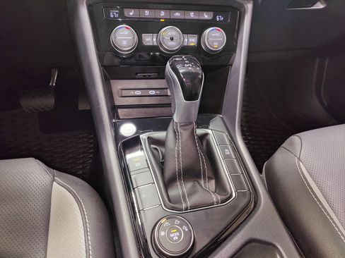 Used 2024 Volkswagen Taos SEL image 20