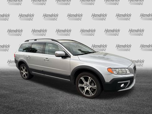 Used 2015 Volvo XC70 T6 Platinum w/ Climate Package image 2