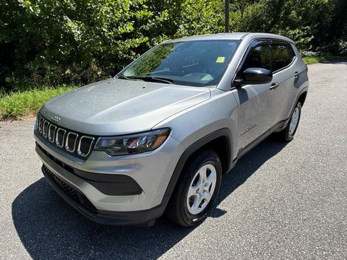 Used 2022 Jeep Compass Sport AWD/4WD image 2