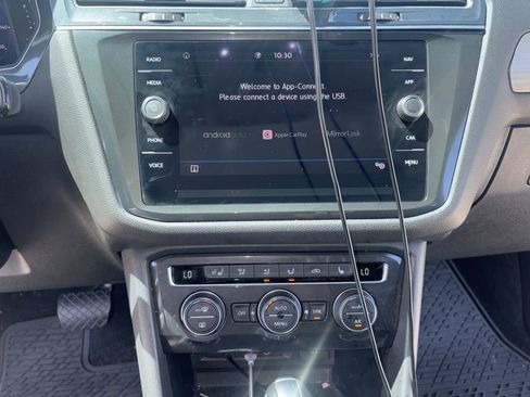 Used 2020 Volkswagen Tiguan SEL FWD image 18