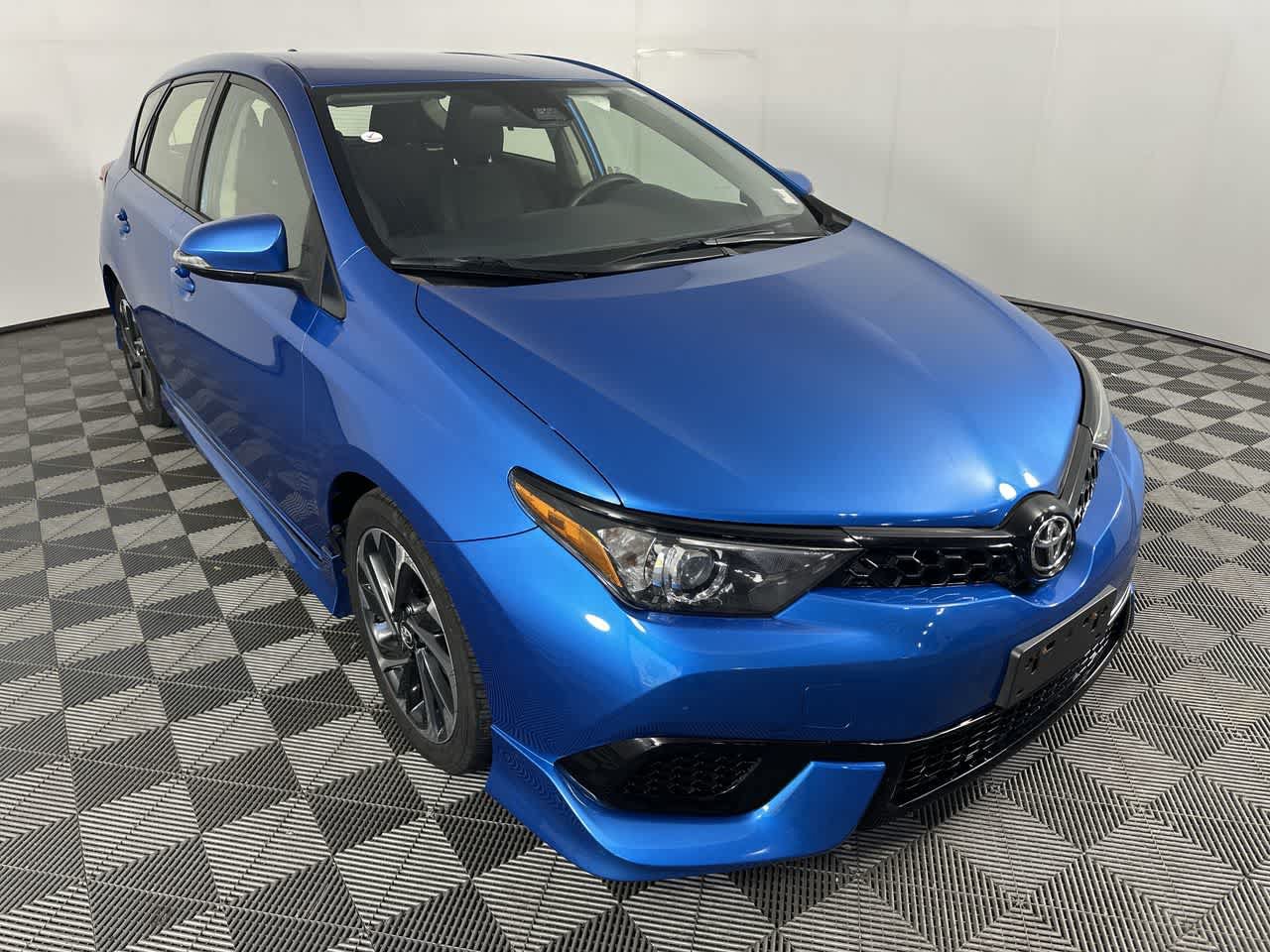 Used 2017 Toyota Corolla iM w/ All-Weather Mat Package FWD image 2