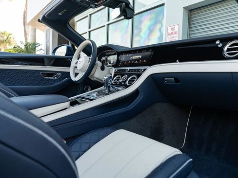 Used 2022 Bentley Continental GT image 2