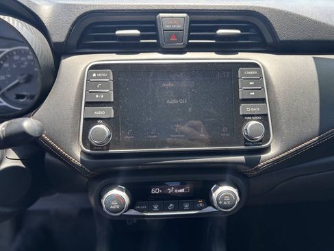 Used 2022 Nissan Versa SR FWD image 3