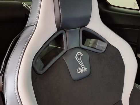 Used 2022 Ford Mustang Shelby GT500 w/ Technology Package image 10