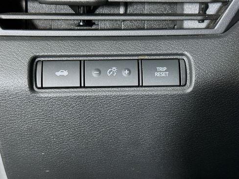 Used 2025 Nissan Altima 2.5 SV image 16