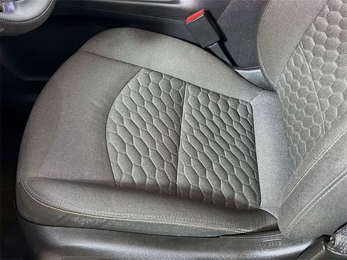 Used 2019 Chevrolet Equinox LT image 18