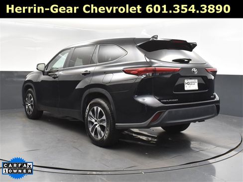 Used 2023 Toyota Highlander XLE image 5