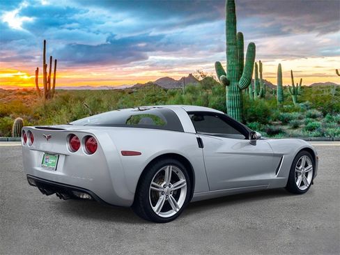 Used 2010 Chevrolet Corvette Coupe image 3