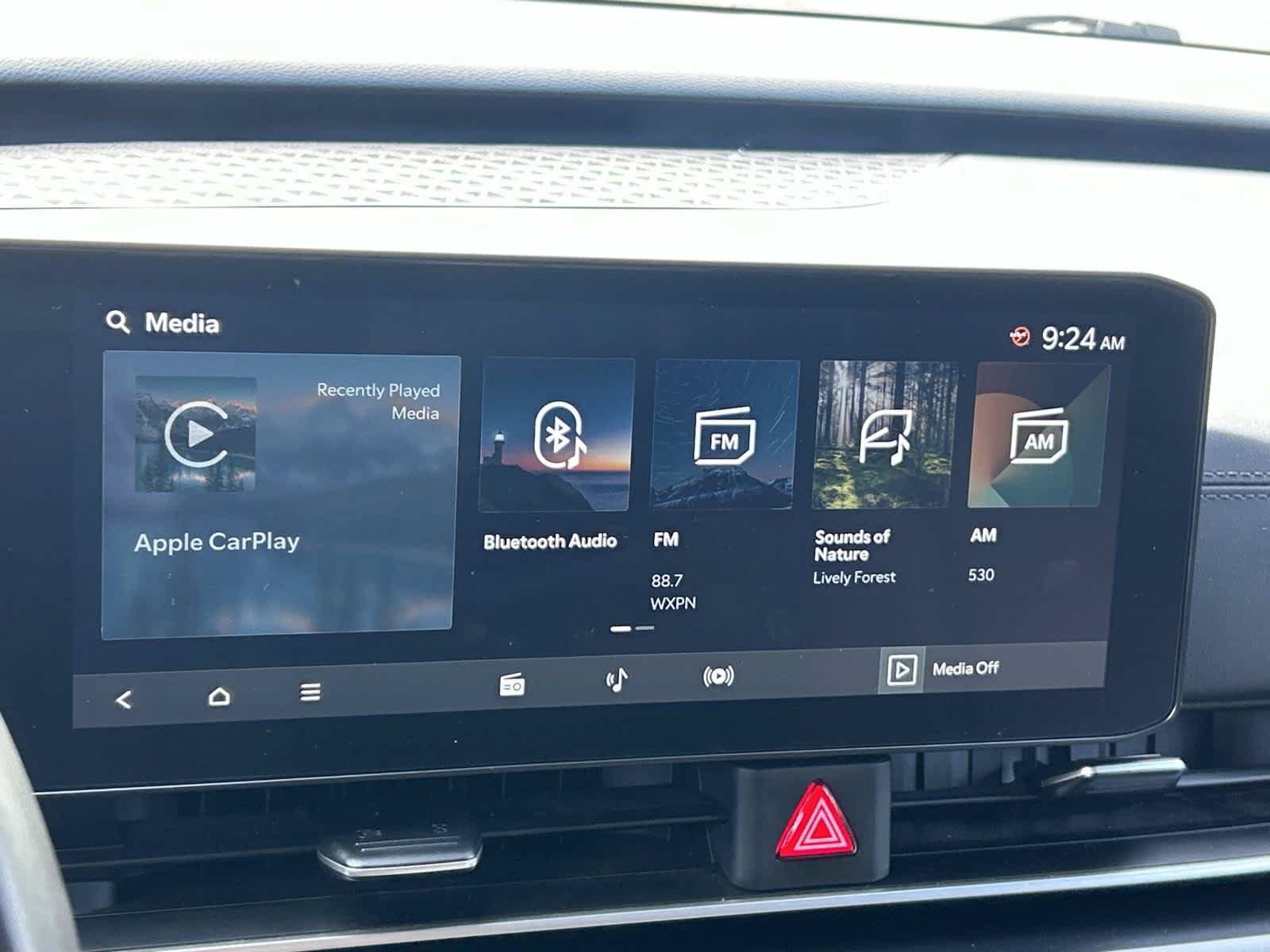 Used 2025 Kia Carnival FWD image 33