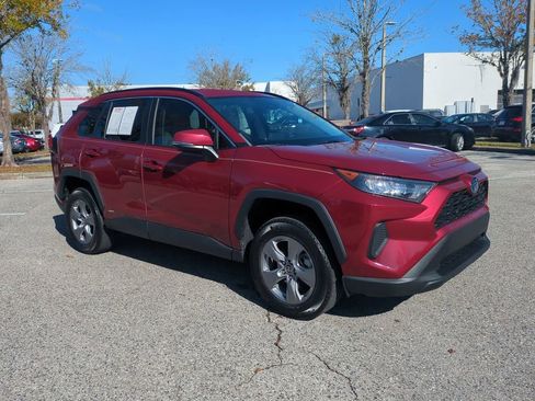 Used 2022 Toyota RAV4 LE image 3
