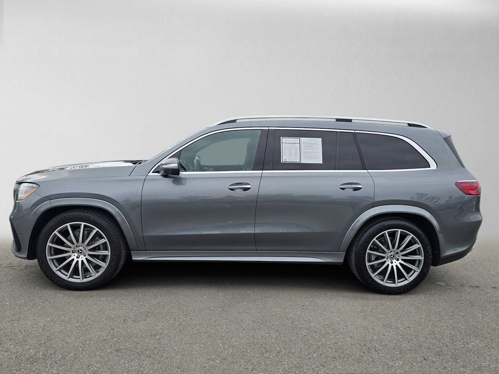 Used 2025 Mercedes-Benz GLS 450 4MATIC w/ AMG Line Exterior image 6