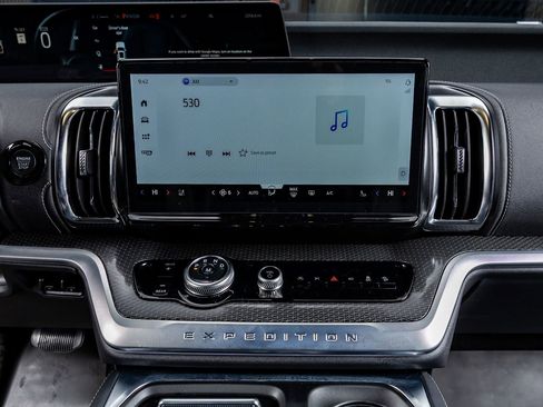 Used 2025 Ford Expedition Platinum w/ Stealth Performance Package image 24