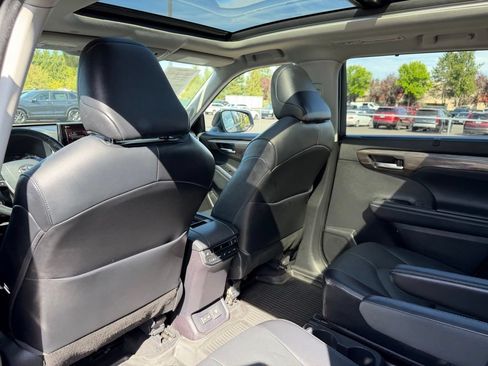 Used 2022 Toyota Highlander Platinum AWD/4WD image 33