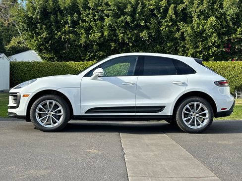New 2026 Porsche Macan image 2