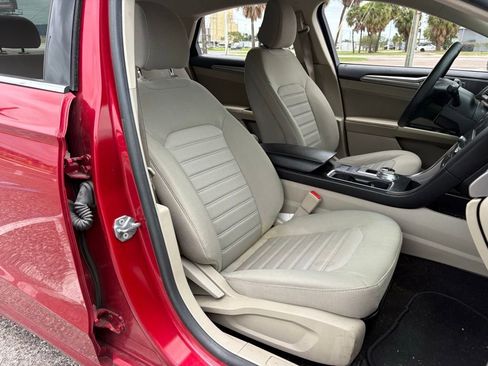 Used 2020 Ford Fusion SE FWD image 16