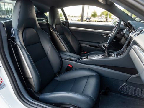 Certified 2024 Porsche 718 Cayman RWD image 37