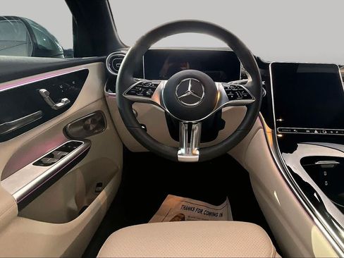 Used 2025 Mercedes-Benz GLC 300 image 6