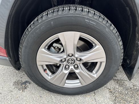 Used 2022 Toyota RAV4 XLE FWD image 9