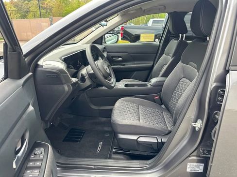 Used 2025 Nissan Kicks SV w/ Charging Package image 36