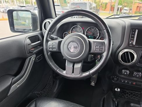Used 2016 Jeep Wrangler Unlimited Sahara w/ Connectivity Group AWD/4WD image 8
