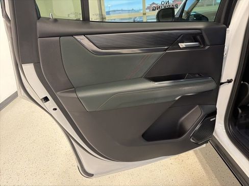 Used 2025 GMC Acadia AT4 image 44