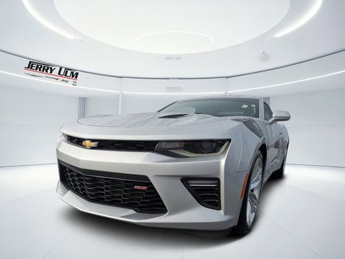 Used 2017 Chevrolet Camaro SS image 6