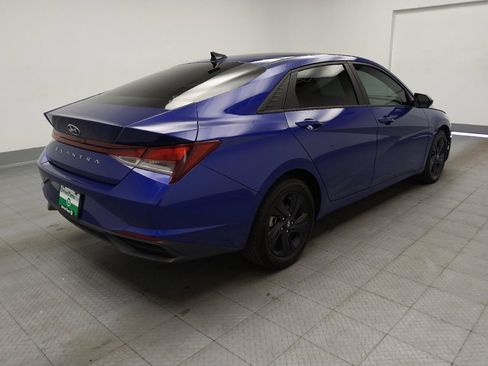 Used 2023 Hyundai Elantra SEL w/ Preferred Accessory Package FWD image 9