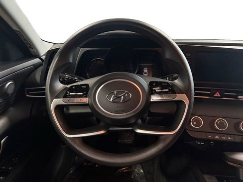 Used 2023 Hyundai Elantra SE FWD image 13