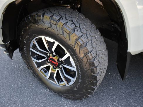 Used 2022 Toyota Tacoma TRD Sport w/ Technology Package AWD/4WD image 45