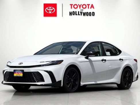 New 2026 Toyota Camry Hybrid FWD image 7