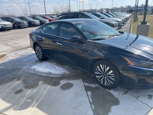 Used 2024 Nissan Altima 2.5 SV image 7