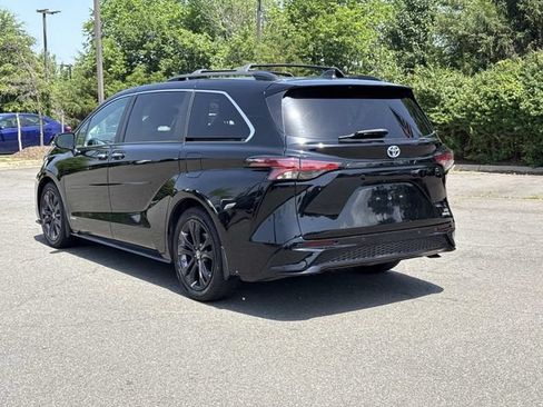 Used 2021 Toyota Sienna XSE w/ XSE Plus Package FWD image 4