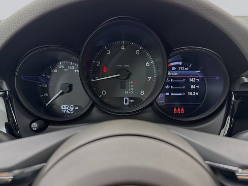 Certified 2025 Porsche Macan AWD/4WD image 16