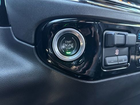 Used 2022 Chevrolet Silverado 1500 ZR2 w/ Technology Package image 35