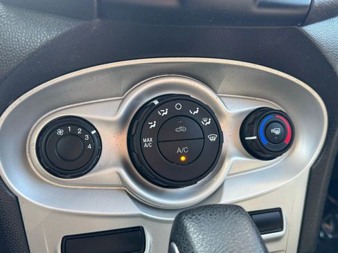 Used 2018 Ford Fiesta SE image 21