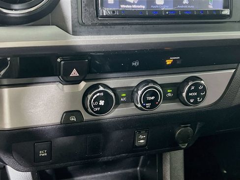 Used 2016 Toyota Tacoma SR5 RWD image 14