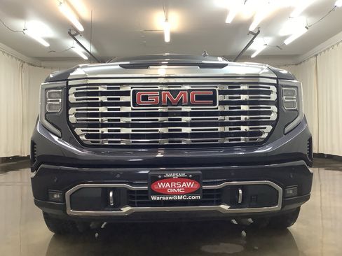 Used 2023 GMC Sierra 1500 Denali w/ Technology Package AWD/4WD image 11
